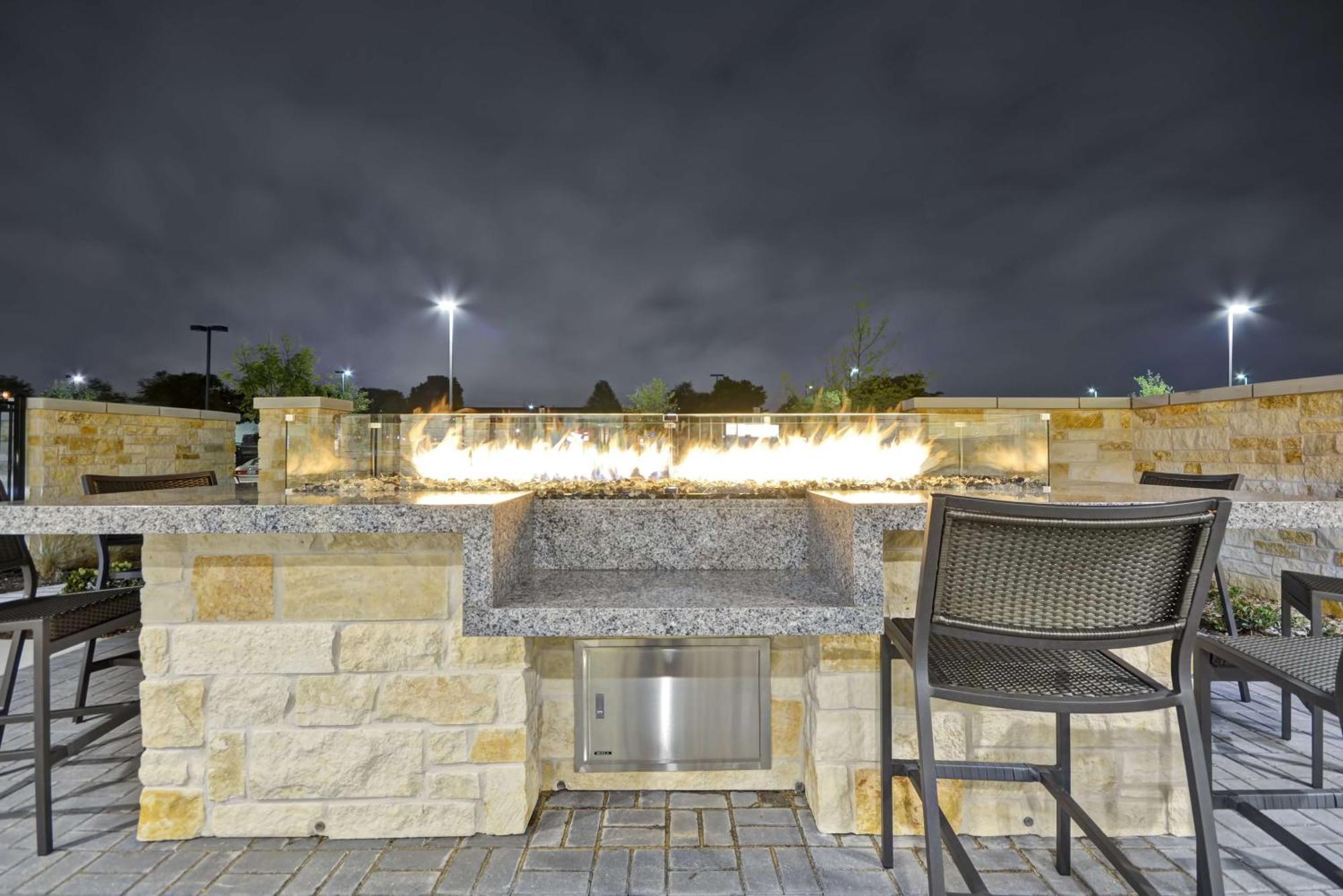 Home2 Suites By Hilton Dallas Addison Exteriör bild